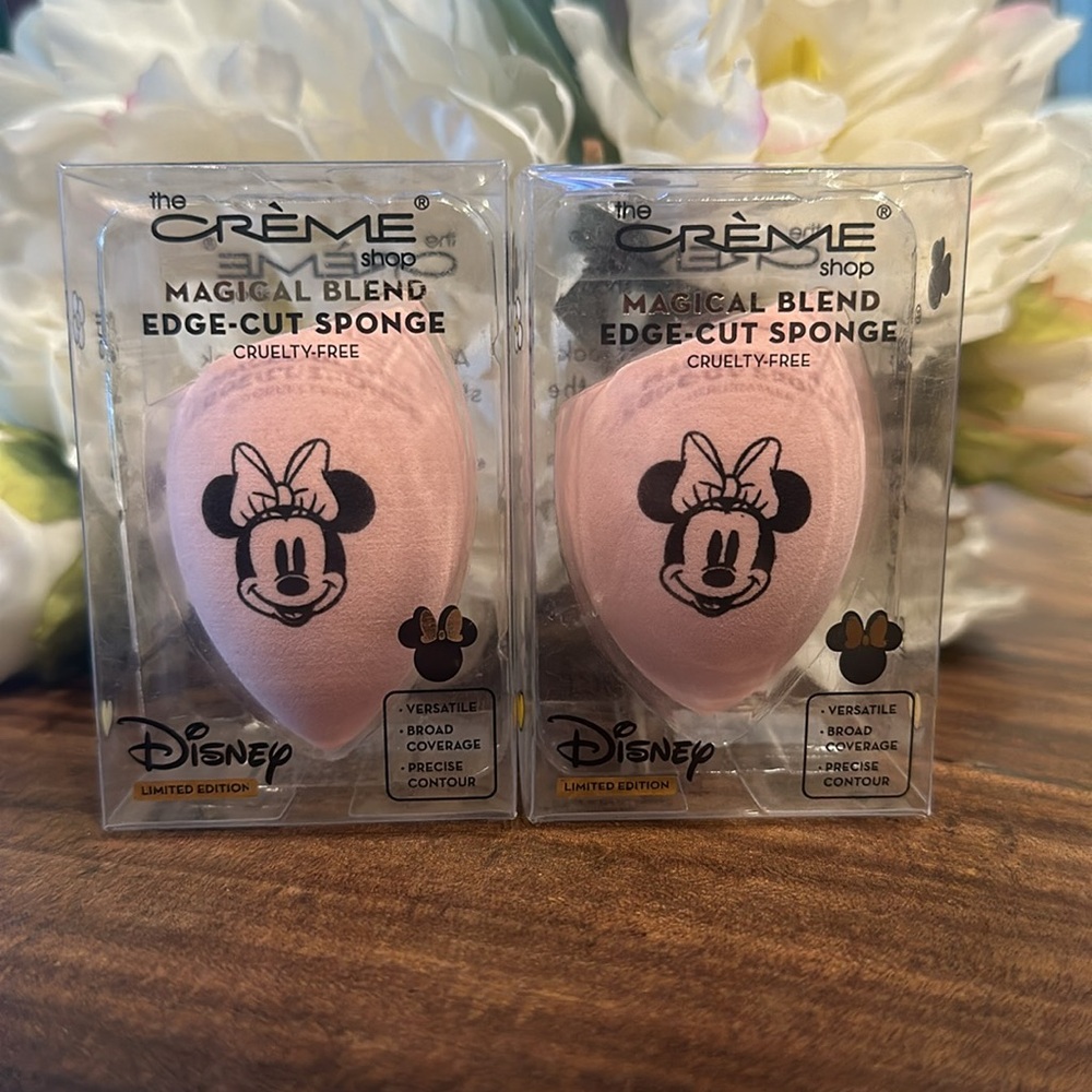 2 The Crème Shop x Disney Minnie Mouse Magical Blend Sponge